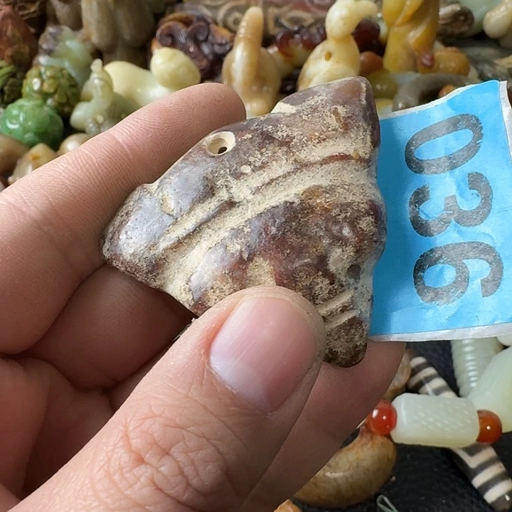用***2和田玉未镶嵌颈饰
