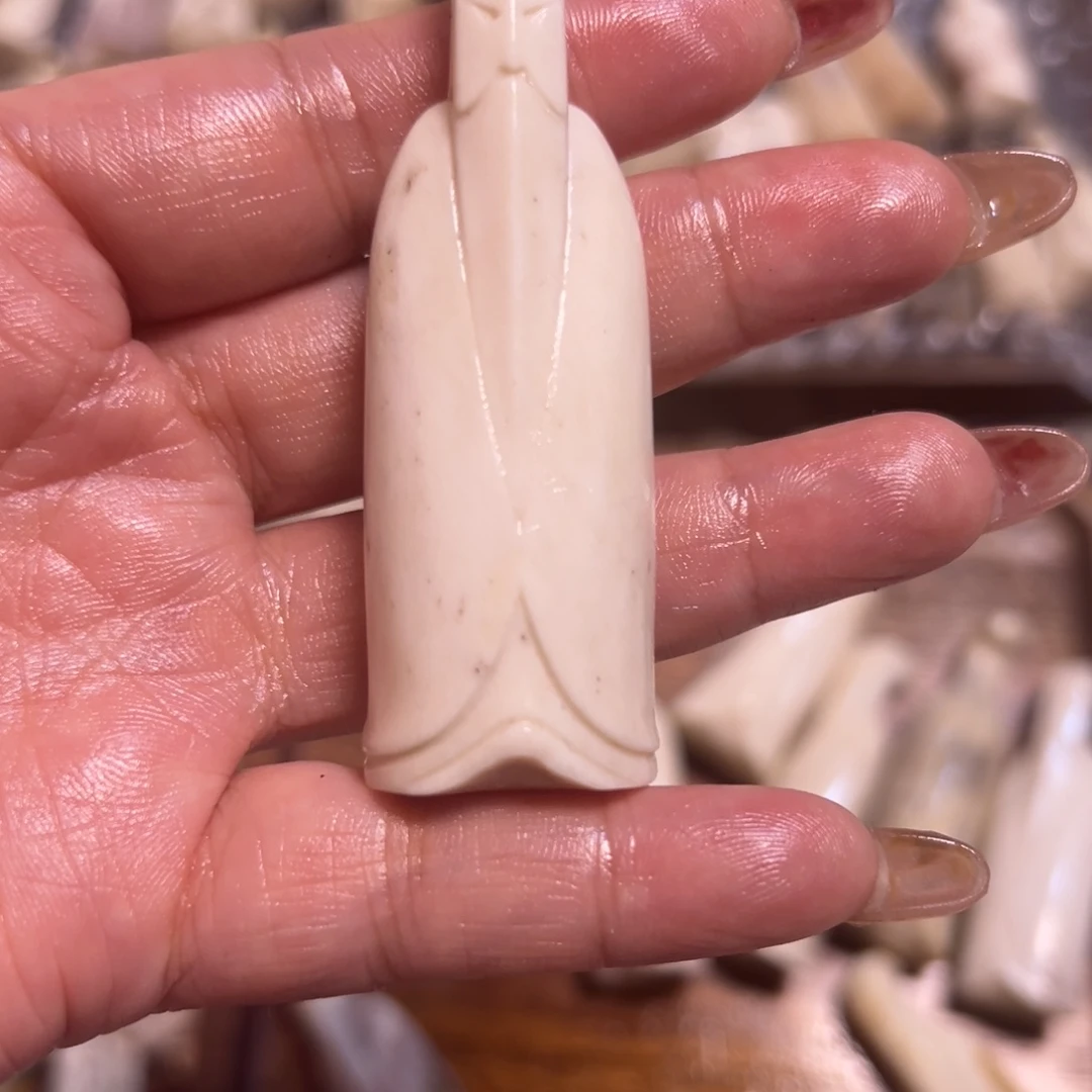 鹿骨把件如*缘手把件