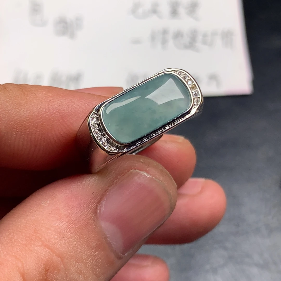 翡翠未镶嵌颈饰马鞍戒指