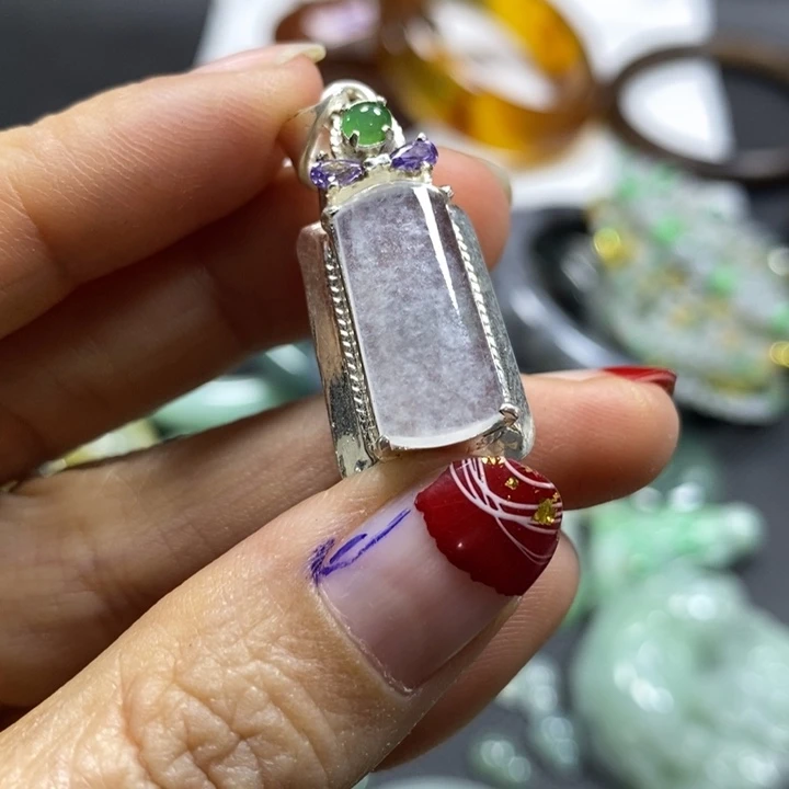 定制翡翠未镶嵌挂件