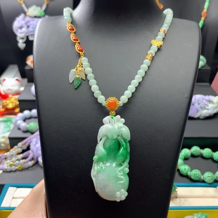 翡翠颈饰未镶嵌翡翠福瓜
