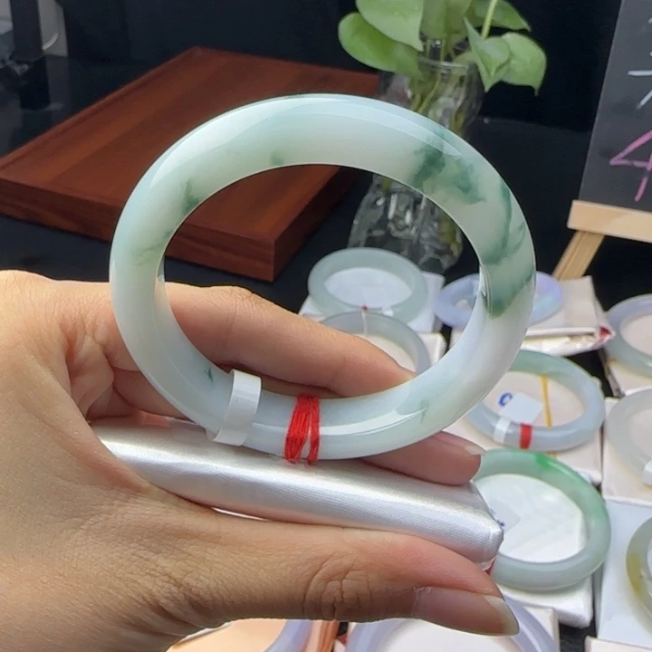 未镶嵌手镯翡翠飘绿-54圈