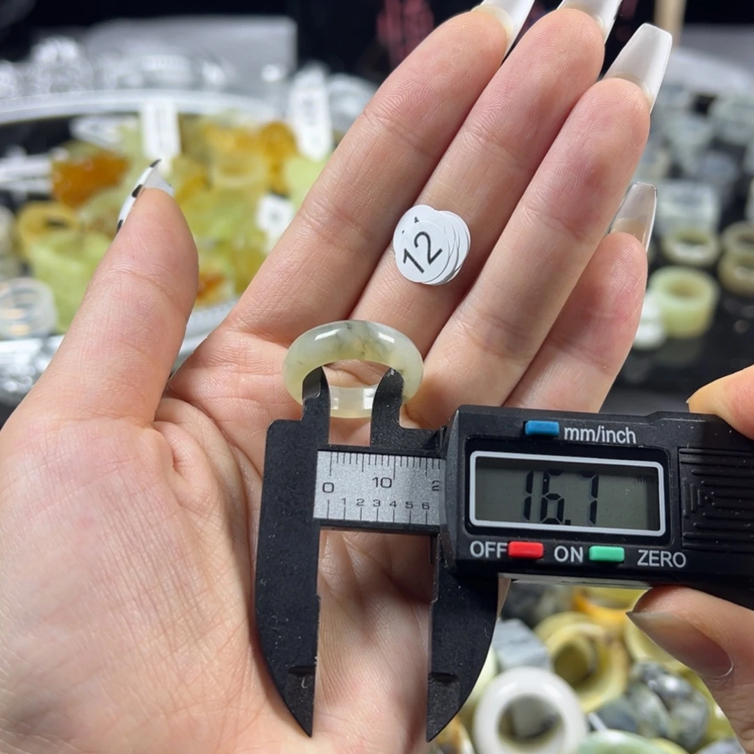 蛇纹石玉未镶嵌戒指