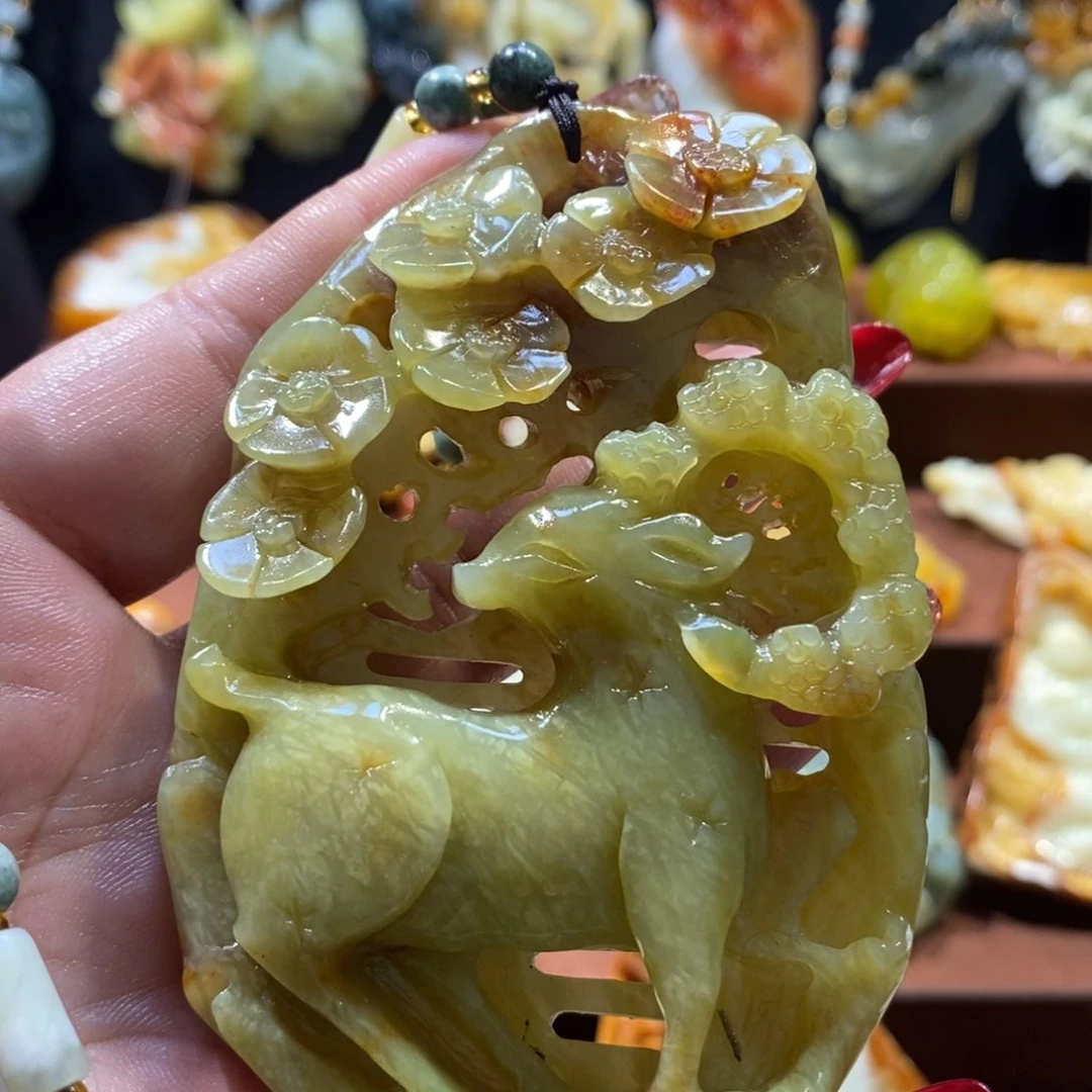 蛇纹石玉颈饰未镶嵌