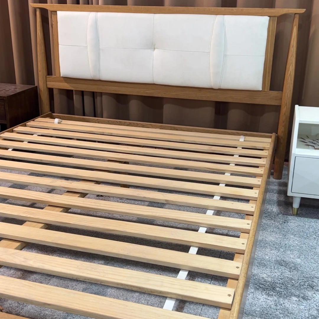 1.8米白色软包实木床