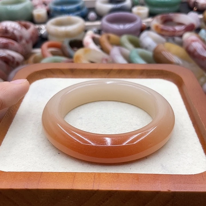 石英质玉圈口齐全未镶嵌马*毛