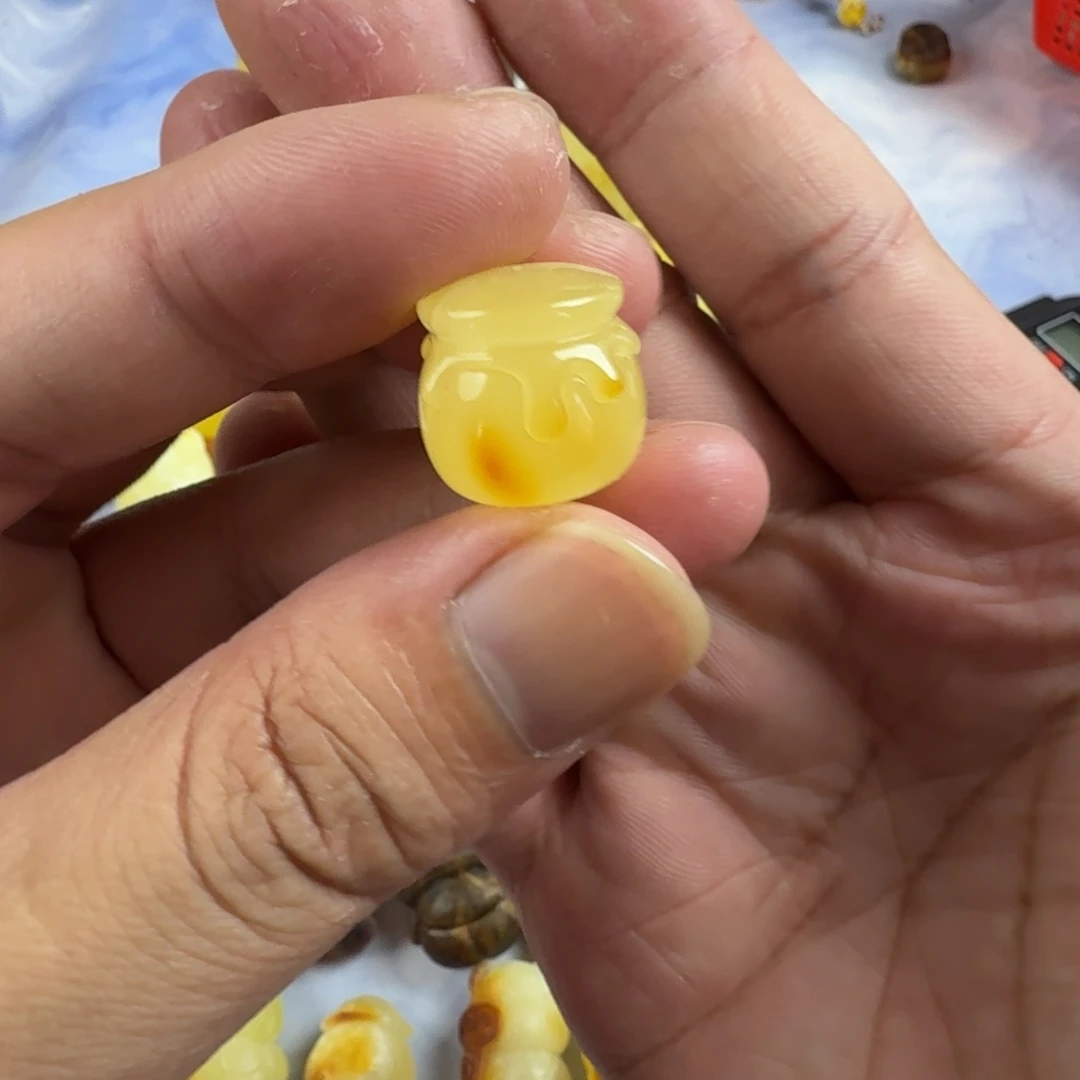 琥珀未镶嵌珠宝奇石
