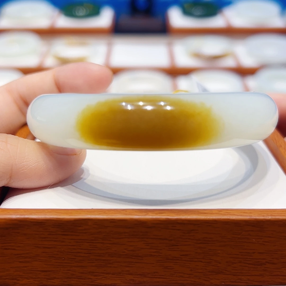 和田玉未镶嵌手镯羊脂白6061