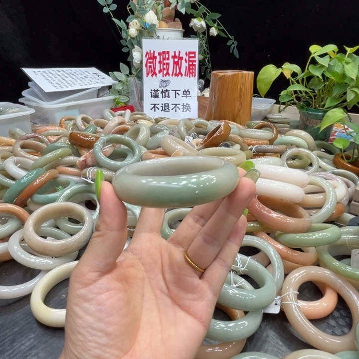 江***老石英质玉手镯未镶嵌