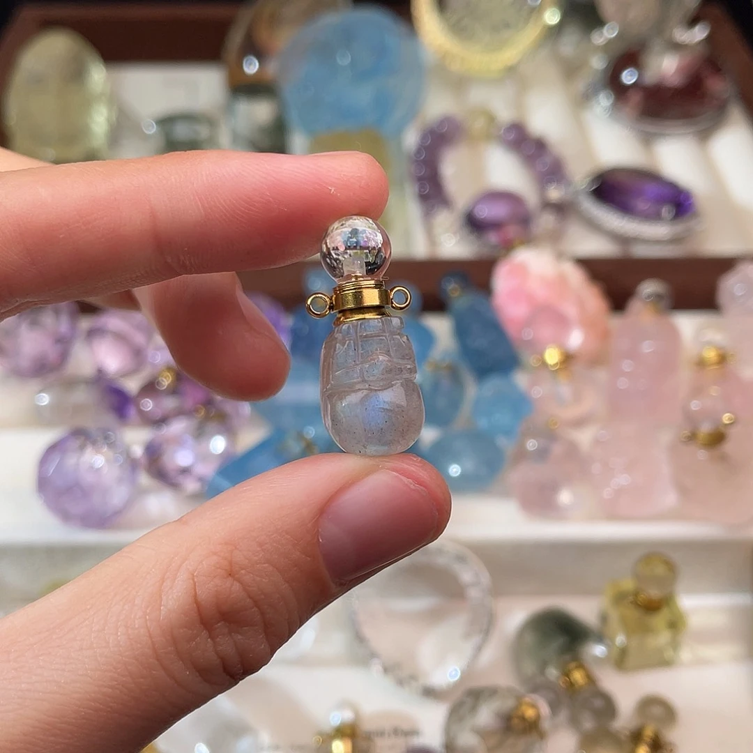 水晶颈饰未镶嵌存****士天然水晶吊坠001
