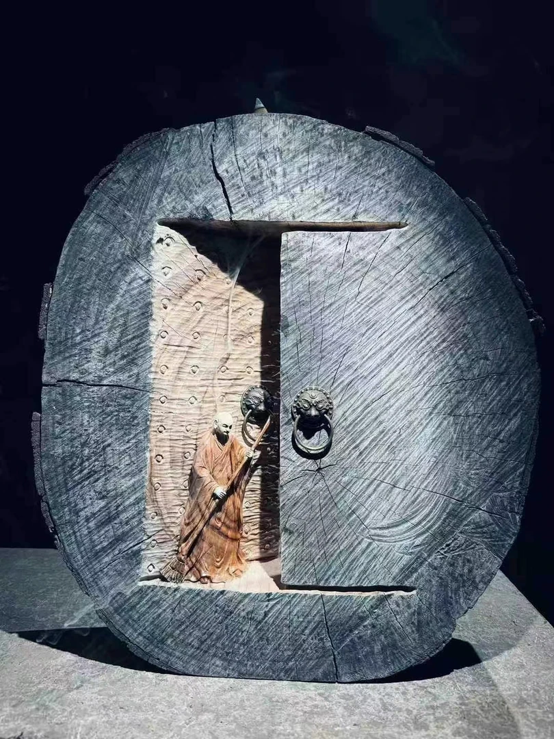 禅意香樟木雕摆件风格雕刻黑色工艺品扫地僧办公室客厅摆件精美