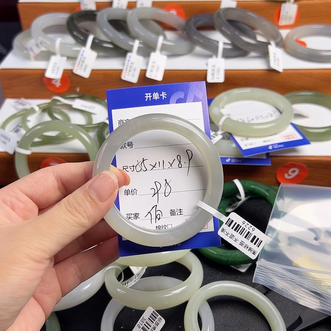 未镶嵌手镯和田玉伯**姐