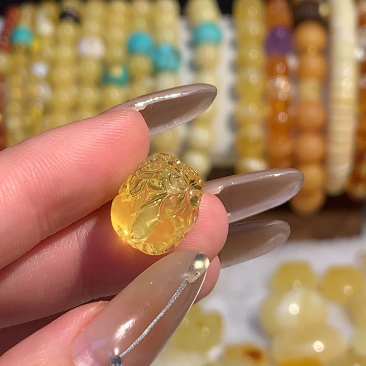 未镶嵌蜜蜡手链向*?蜜蜡吊坠提溜