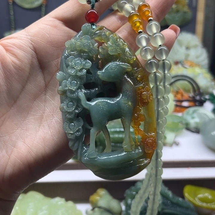 蛇纹石玉未镶嵌颈饰