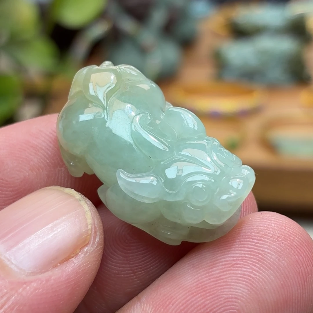 翡翠未镶嵌颈饰挂件