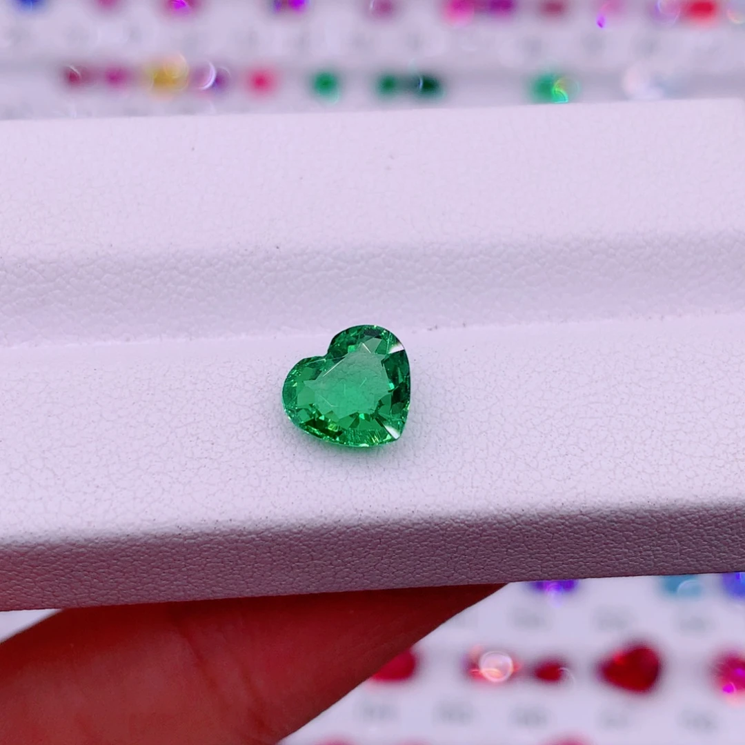 珠宝半成品未镶嵌石榴石（沙弗莱）