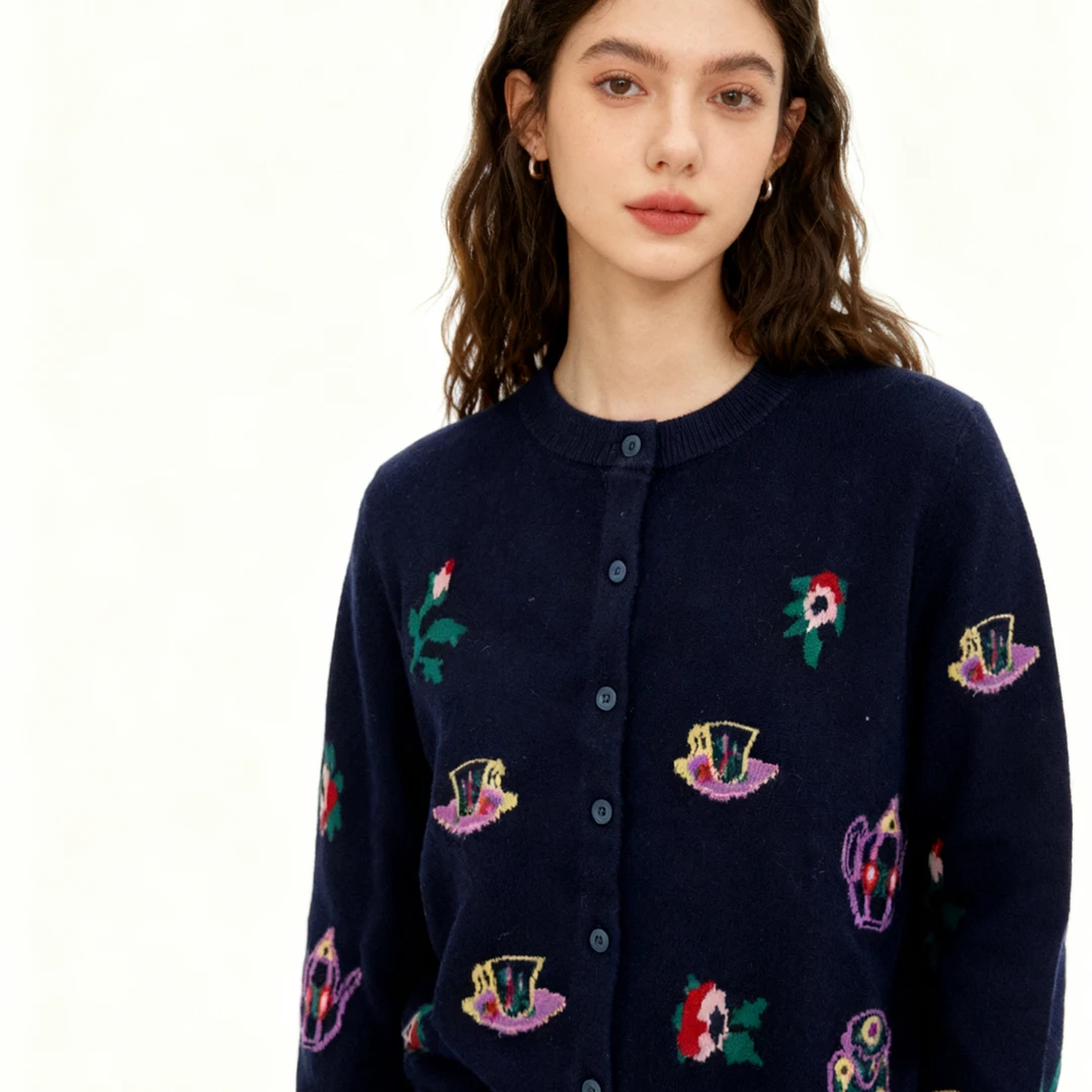 2025秋季新款圆领重工刺绣花纹减龄百搭休闲单排扣针织开衫5208