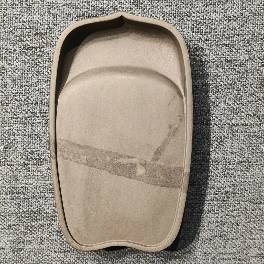 老坑洮砚，喇嘛崖老坑鸊鷉血莲瓣砚，尺寸10.4*6.2*1.7厘米