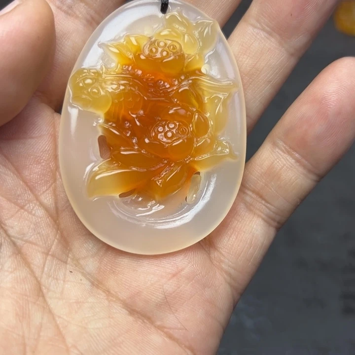 张***玛瑙/玉髓未镶嵌天然玉石手把件吊坠