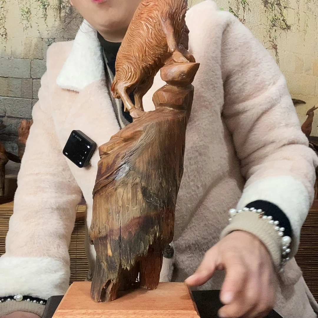 松木S****0琥珀木随行巧雕