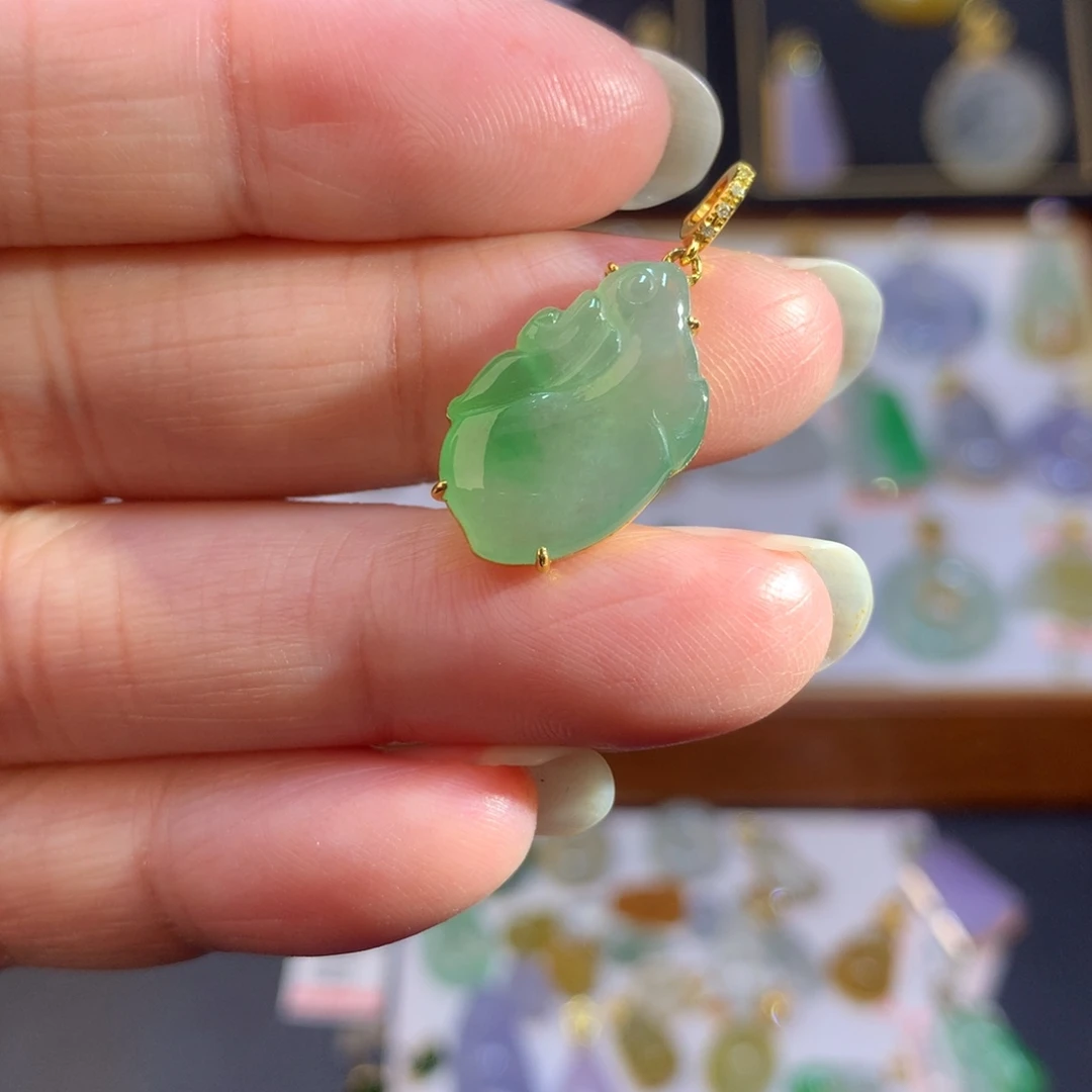 翡翠18K金镶嵌颈饰