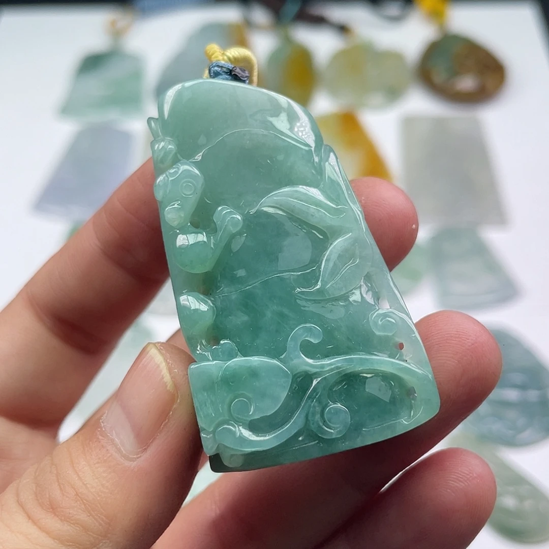 翡翠未镶嵌颈饰吊坠