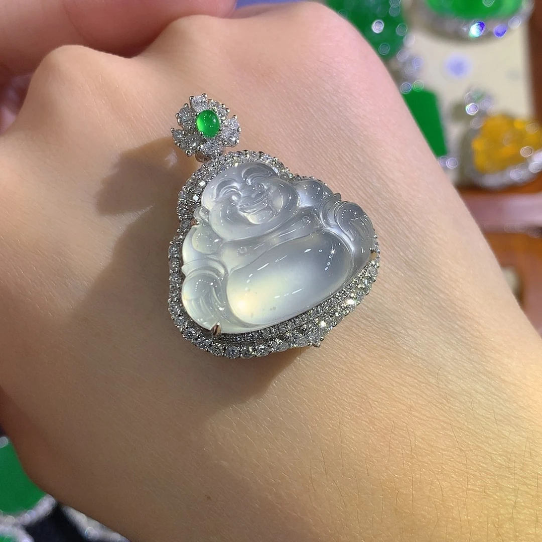 颈饰18K金镶嵌翡翠珊*