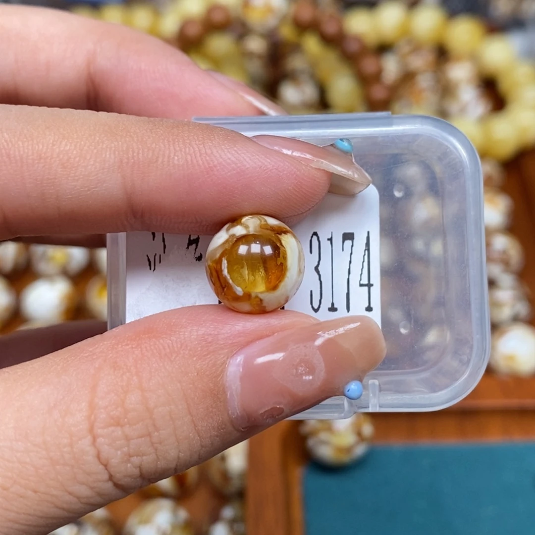 沁色蜜蜡未镶嵌3174