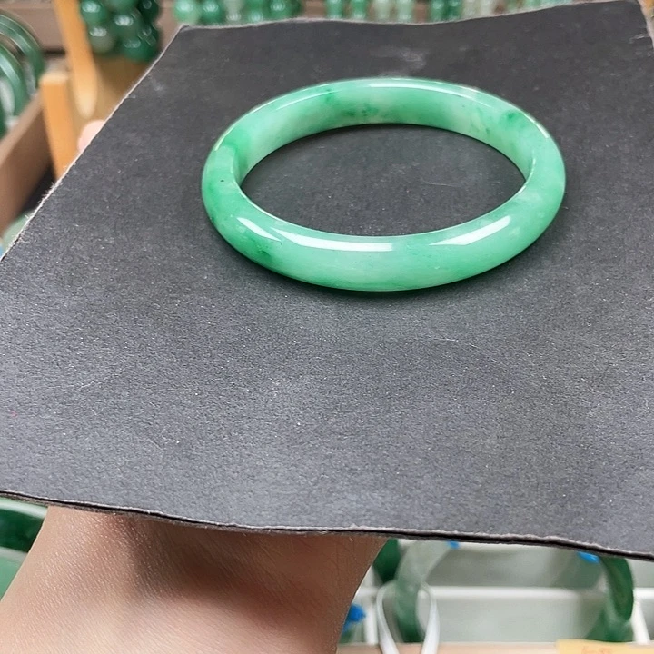 未镶嵌手镯石英质玉