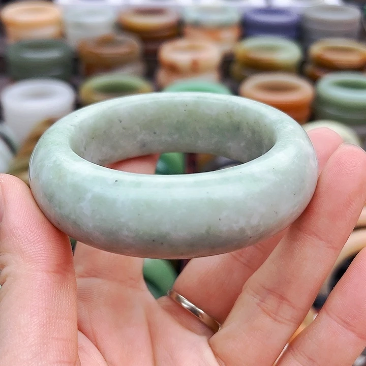 未镶嵌手镯（圆镯）石英质玉