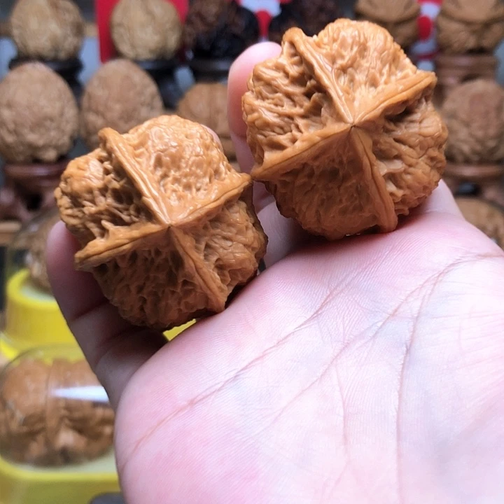 文玩核桃吊坠云南铁核桃