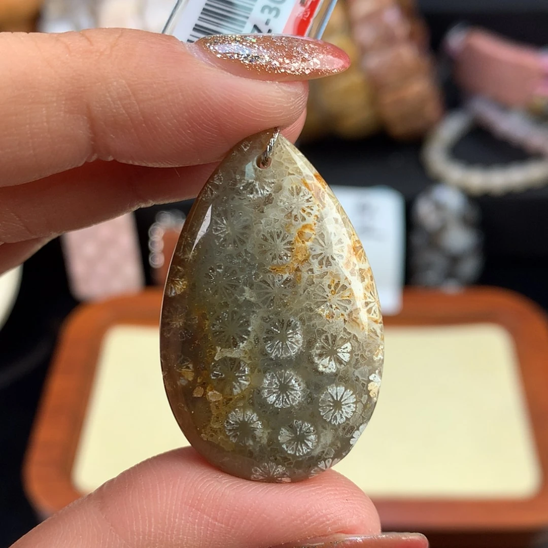 【闪购商品】硅化珊瑚（珊瑚玉）未镶嵌颈饰14号皮蕾丝花
