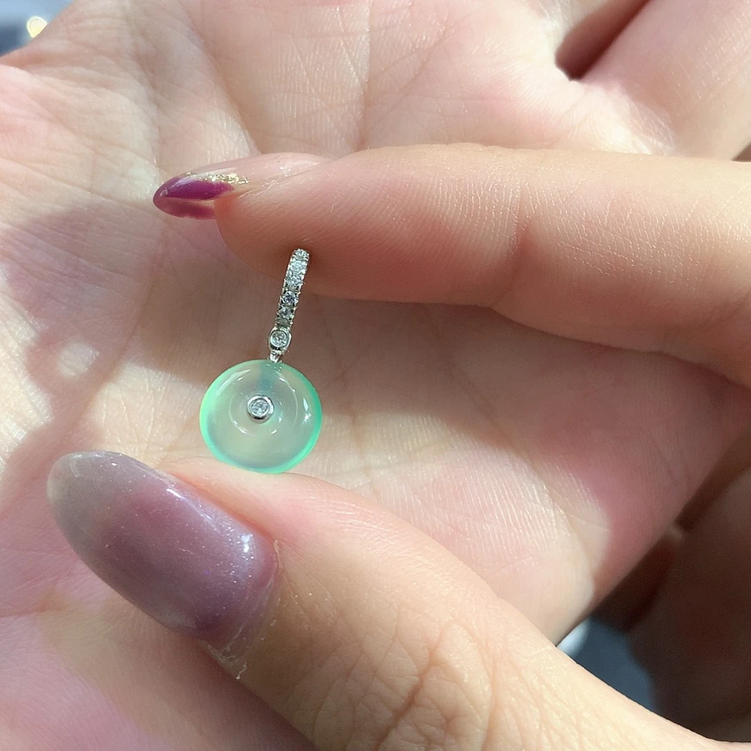 锆石吊坠925银l****_滴流