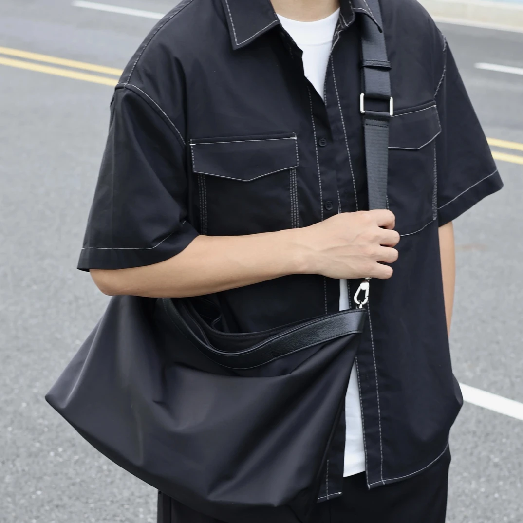 左千户包包2025新款百搭包男大包潮流大容量通勤包休闲包软皮包