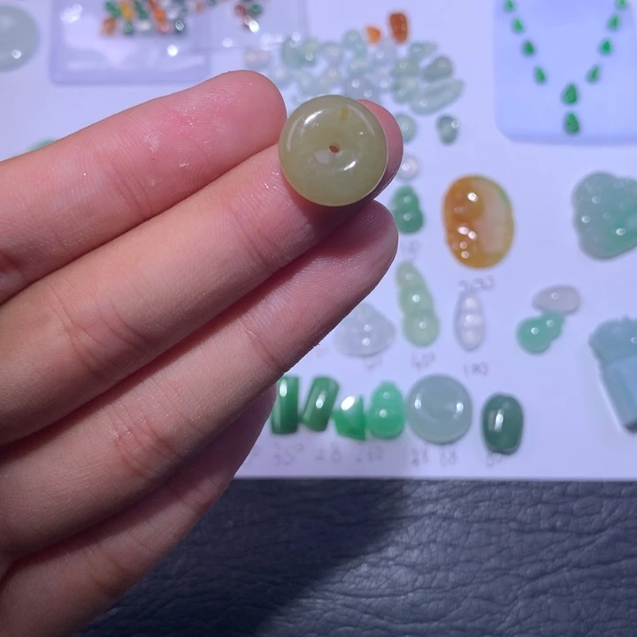 颈饰未镶嵌翡翠扣子
