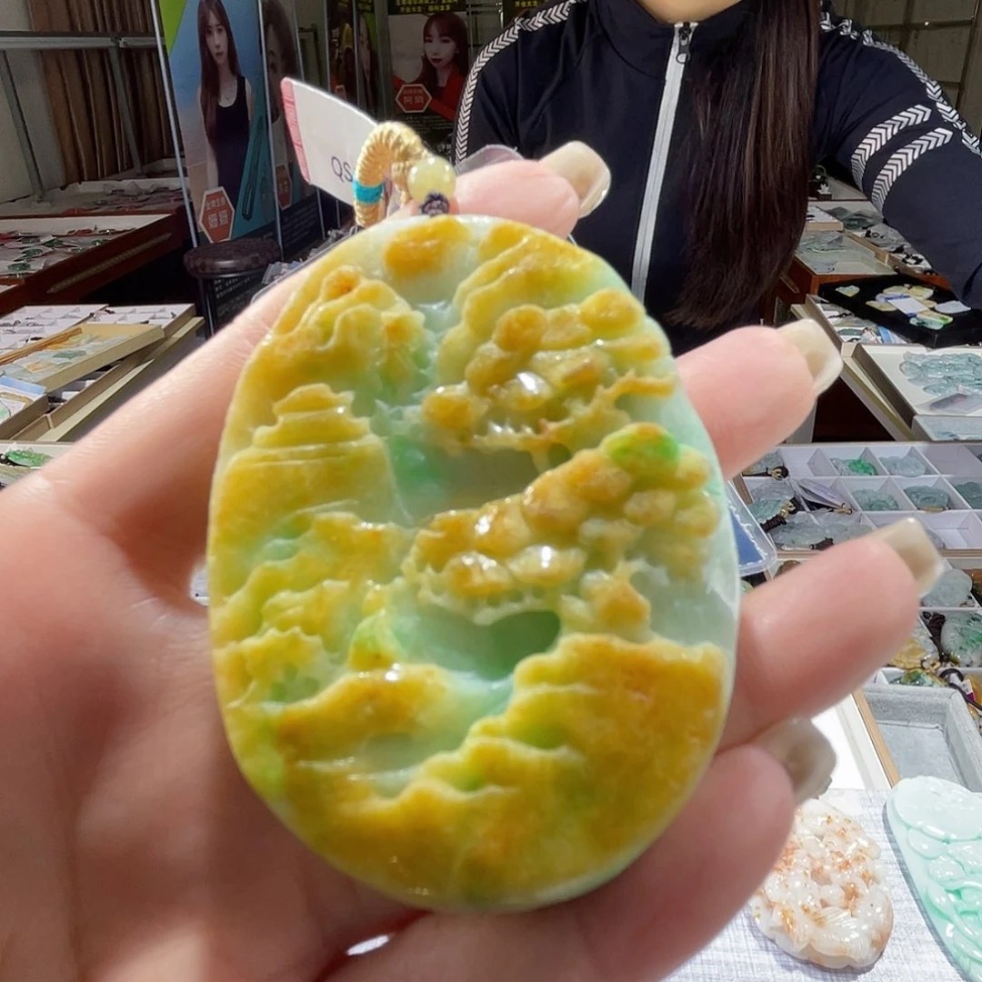 翡翠未镶嵌颈饰一