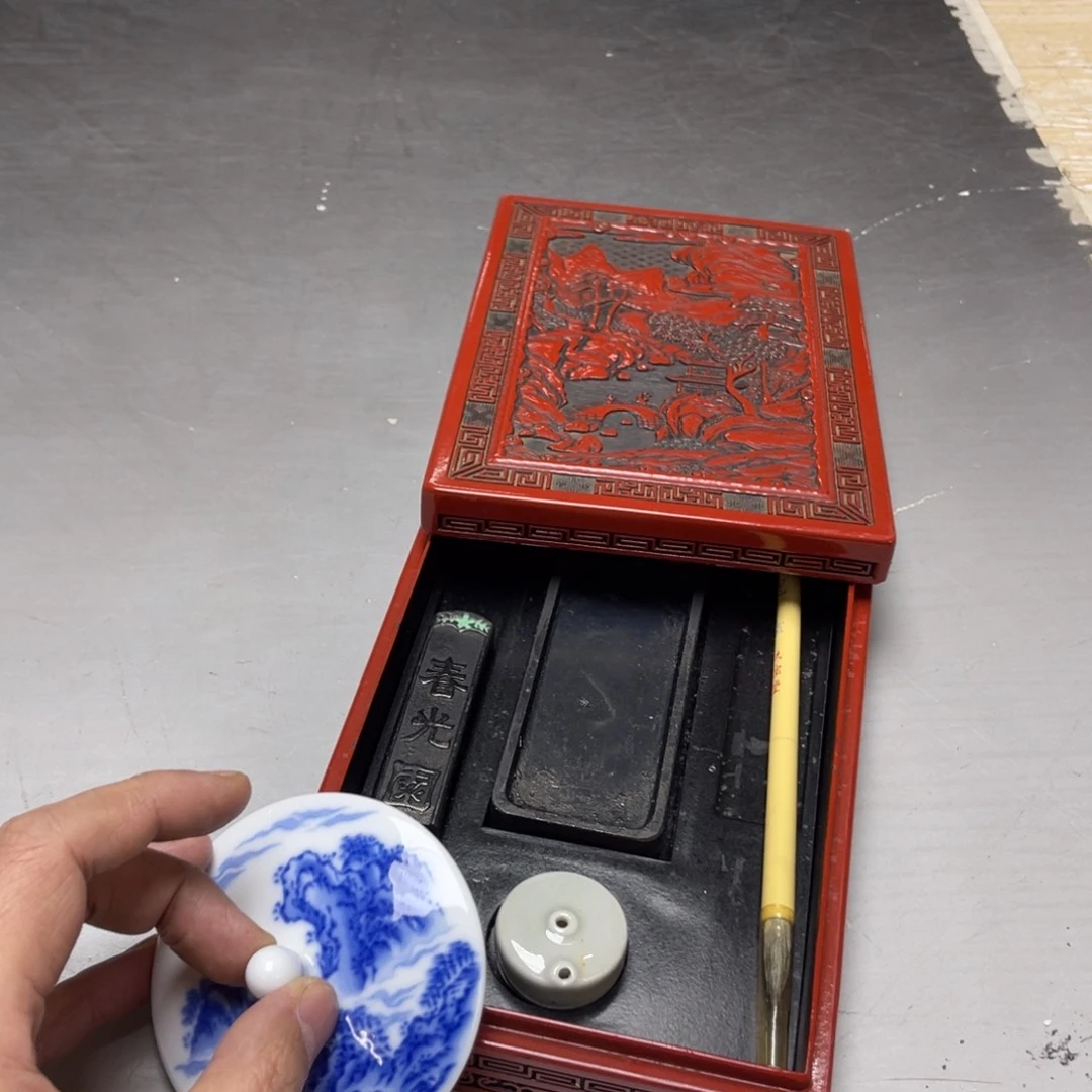 瓷片北*密密麻麻地排列着一个大