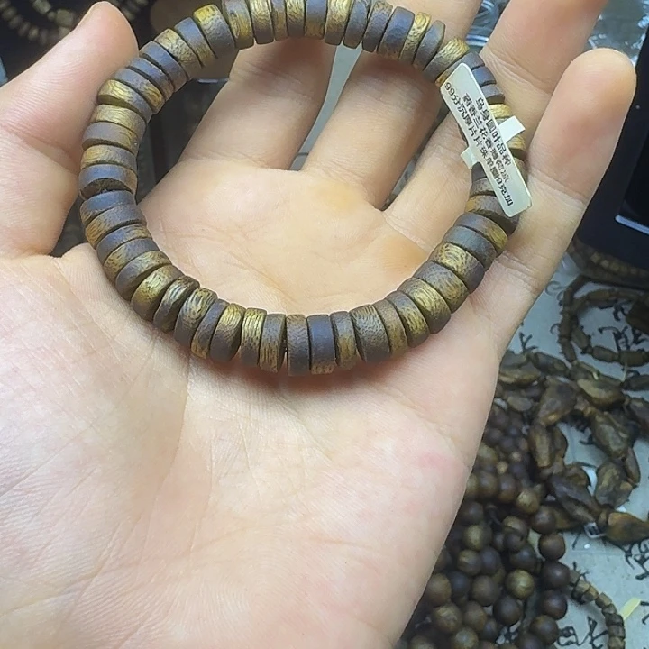 慢***奏沉香沉香碎屑99分沉0.9厚片片珠单圈
