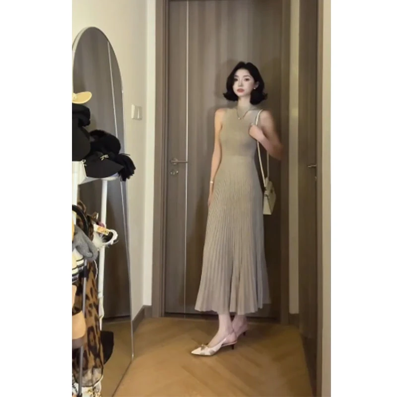 2025复古高级感时尚气质修身显瘦针织连衣裙设计感小众不撞款长裙