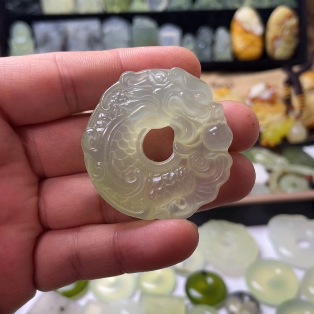 蛇纹石玉颈饰未镶嵌