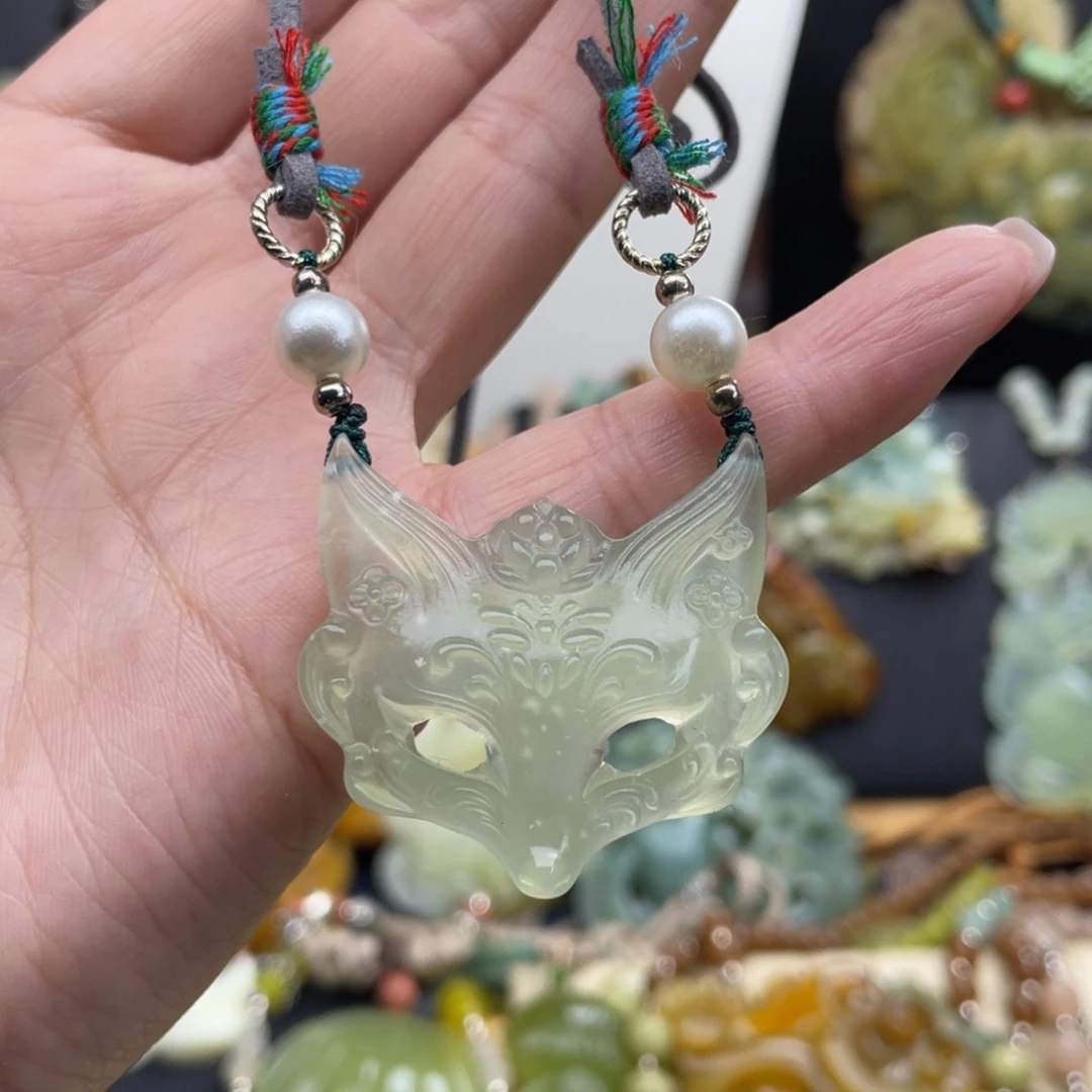 蛇纹石玉未镶嵌颈饰