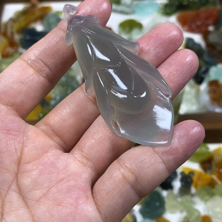 未镶嵌蛇纹石玉吊坠