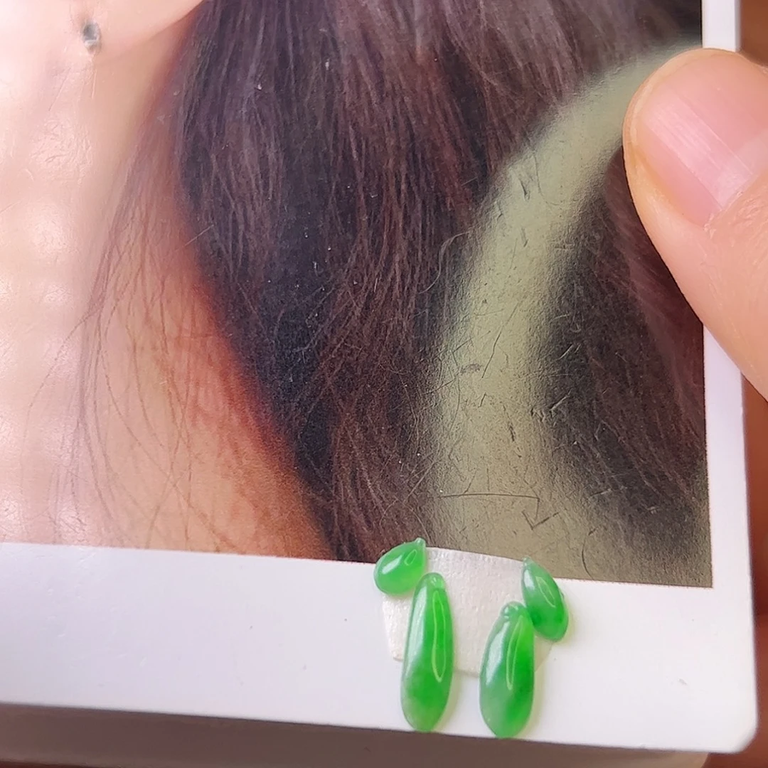 翡翠未镶嵌颈饰旦面