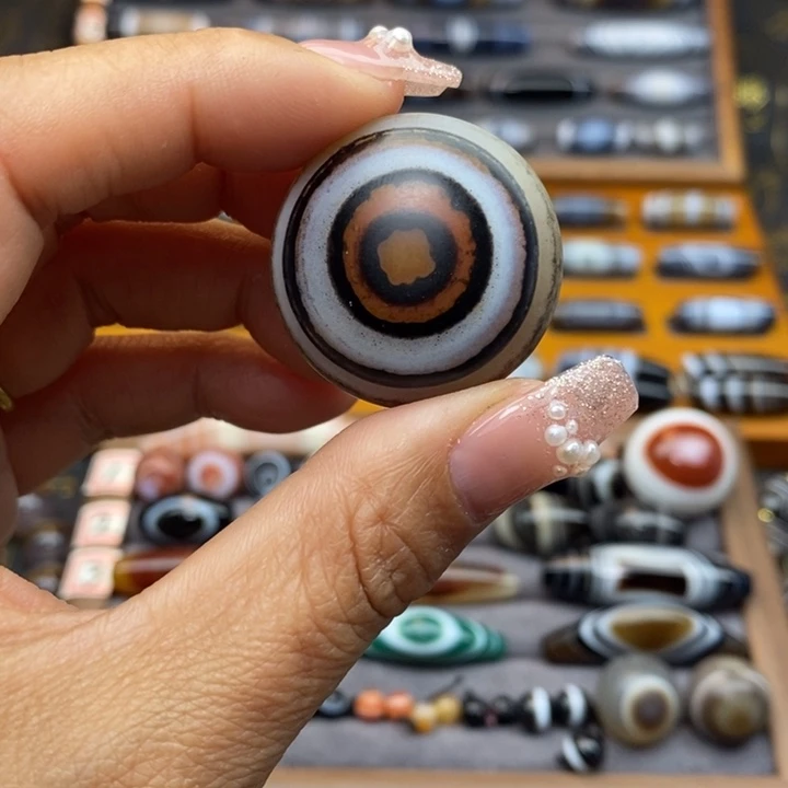 玛瑙/玉髓颈饰未镶嵌阿*山