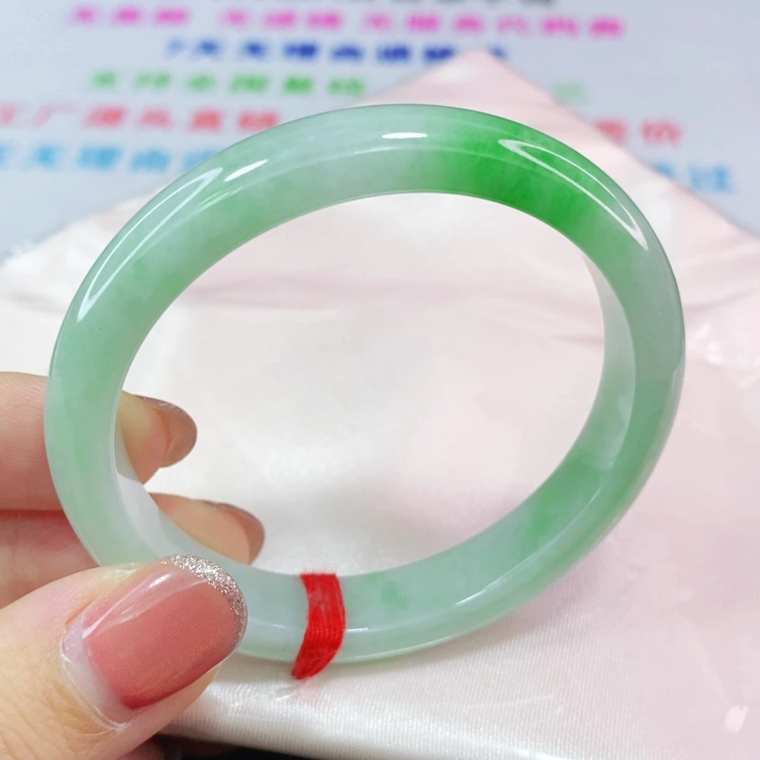 未镶嵌手镯（贵妃镯）翡翠52圈