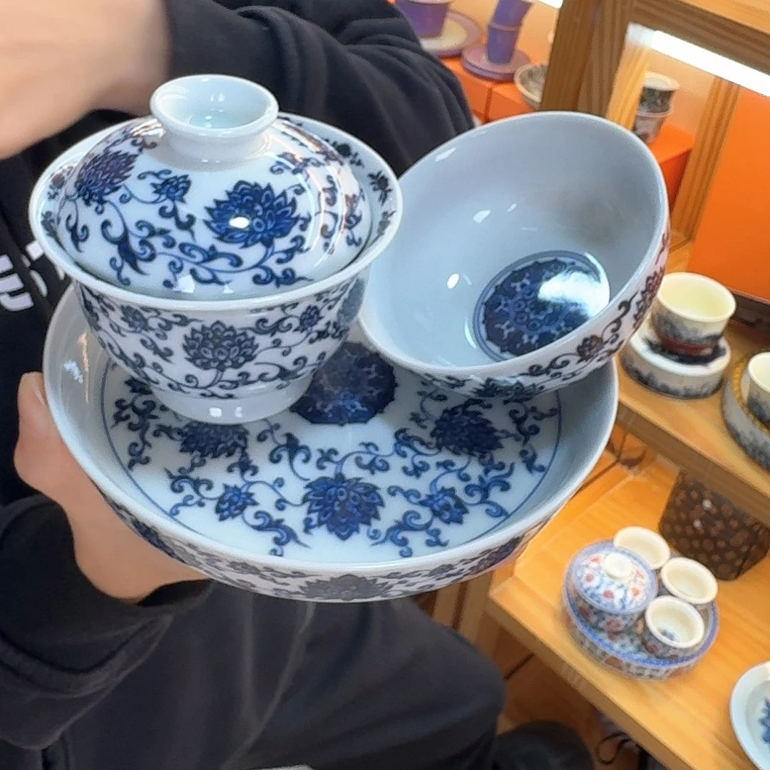 盖碗里的水煮开后放入