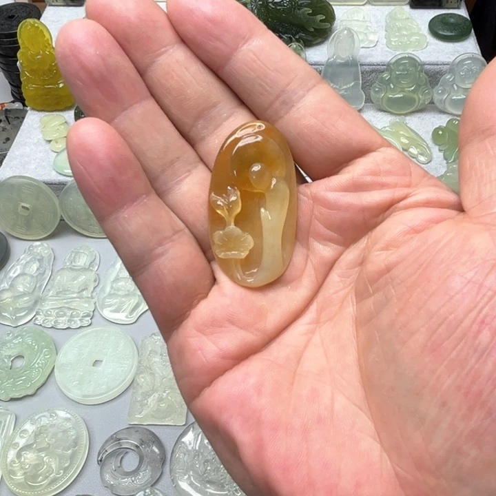 蛇纹石玉颈饰未镶嵌杉**迟