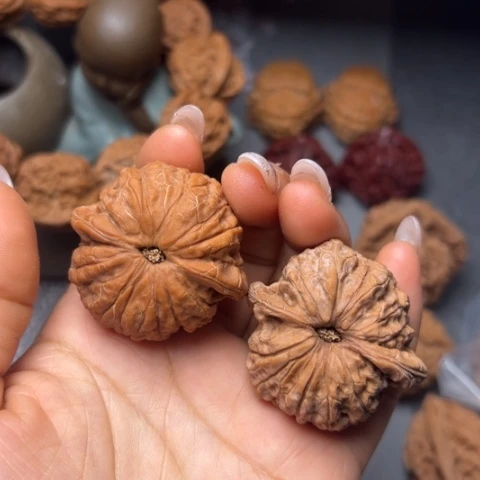 一***小文玩核桃吊坠血麒麟