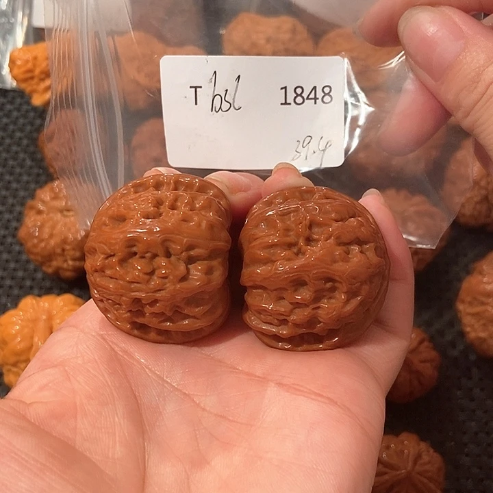 文玩核桃吊坠自***白狮子39.5