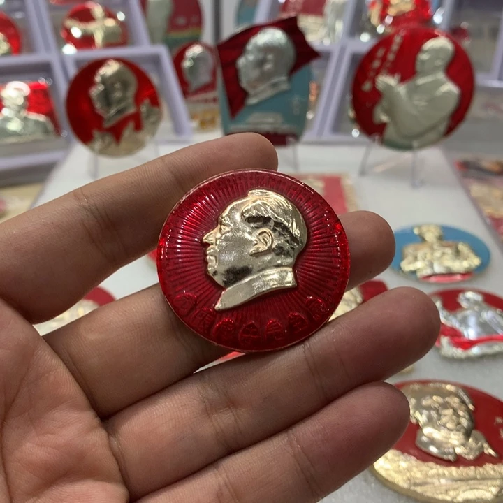 铝红心向爷爷。